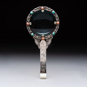A Chinese silver-mounted magnifying glass with jade handle and precious stone inlays, 19th C. — 照片 2