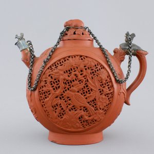 A Chinese silver-mounted open-worked Yixing stoneware teapot, 18th C. — foto 2