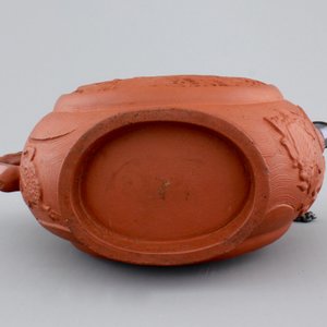 A Chinese silver-mounted open-worked Yixing stoneware teapot, 18th C. — foto 6