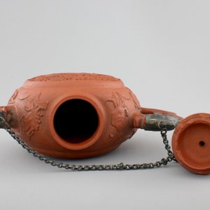 A Chinese silver-mounted open-worked Yixing stoneware teapot, 18th C. — foto 8
