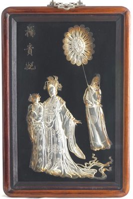 A Chinese silver relief glass display, 19/20th C.