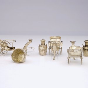 A Chinese silver rickshaw-shaped pepper and salt shaker and a mustard container, 19th C. — photo 2