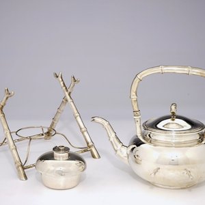 A Chinese silver tea kettle on stand and burner, mark of Wang Hing, ca. 1900 — 照片 1