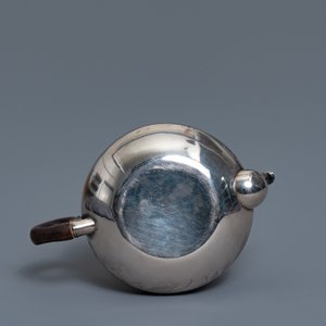 A Chinese silver teapot and cover, impressed mark, 19/20th C. — photo 7