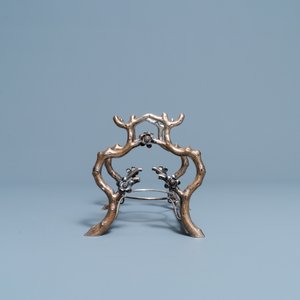 A Chinese silver teapot on stand, Luen Wo, Shanghai, 19th C. — photo 9