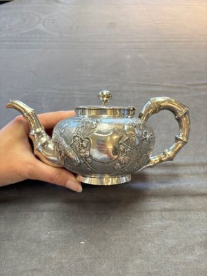 A Chinese silver three-piece tea service, marked Ye Li 業利, Canton, 19/20th C. — 照片 1