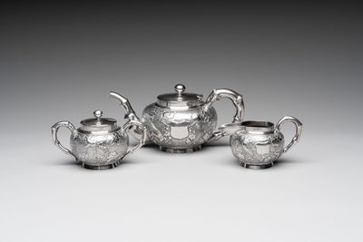 A Chinese silver three-piece tea service, marked Ye Li 業利, Canton, 19/20th C.