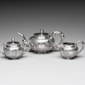 A Chinese silver three-piece tea service, marked Ye Li 業利, Canton, 19/20th C. — 照片 1