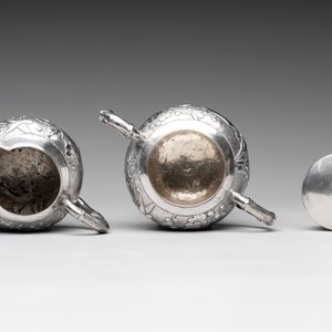 A Chinese silver three-piece tea service, marked Ye Li 業利, Canton, 19/20th C. — 照片 13