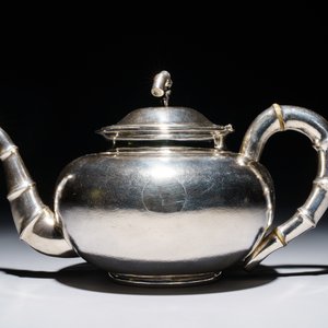 A Chinese silver three-piece tea set, mark of Hung Chong, Shanghai, ca. 1900 — 照片 2