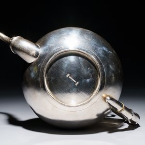 A Chinese silver three-piece tea set, mark of Hung Chong, Shanghai, ca. 1900 — 照片 6