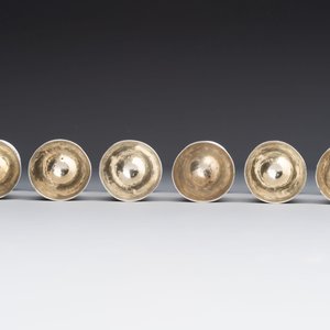 A Chinese silver tray and six gilt-silver cups, 19/20th C. — 照片 9