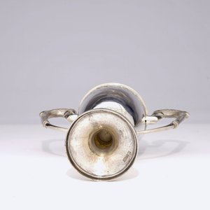 A Chinese silver two-handled trophy cup with a phoenix, 19th C. — 照片 3
