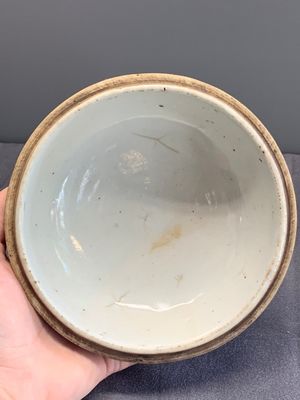 A Chinese slip-decorated brown-glazed 'three friends of winter' bowl and cover, Zhushan kilns, late Ming — photo 6