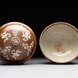 A Chinese slip-decorated brown-glazed 'three friends of winter' bowl and cover, Zhushan kilns, late Ming — photo 3