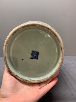 A Chinese slip-decorated celadon-glazed vase with floral design, Qianlong mark and of the period — photo 6