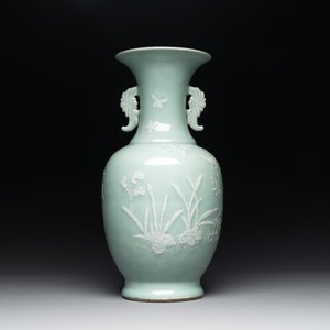 A Chinese slip-decorated celadon-glazed vase with floral design, Qianlong mark and of the period — photo 1