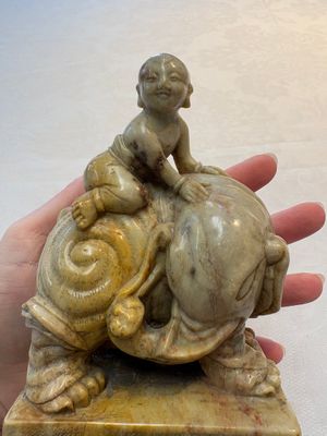 A Chinese soapstone carving of a boy riding an elephant, 20th C. — 照片 5
