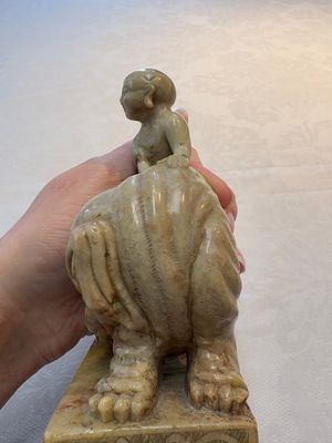 A Chinese soapstone carving of a boy riding an elephant, 20th C. — 照片 6