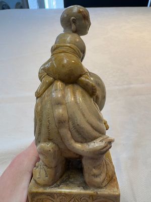 A Chinese soapstone carving of a boy riding an elephant, 20th C. — 照片 8