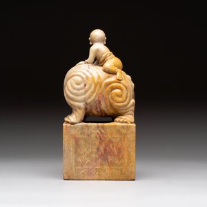 A Chinese soapstone carving of a boy riding an elephant, 20th C. — 照片 4