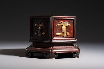 A Chinese soapstone-embellished hongmu 'Antiquities' box and cover, 19th C. — photo 5