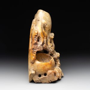 A Chinese soapstone water container with four monkeys, 20th C. — 照片 5