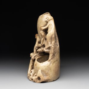 A Chinese soapstone water container with four monkeys, 20th C. — photo 3