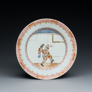 A Chinese 'South Sea Bubble' plate with the figure Harlequin from the Commedia dell'Arte, Kangxi/Yongzheng — 照片 1