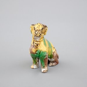 Un chien en porcelaine de Chine de type oeuf et épinards, Kangxi, ca. 1700 — photo 1