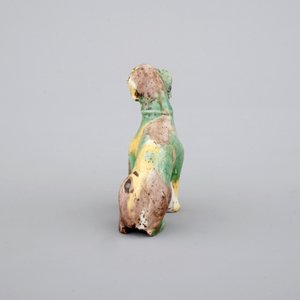 Un chien en porcelaine de Chine de type oeuf et épinards, Kangxi, ca. 1700 — photo 3