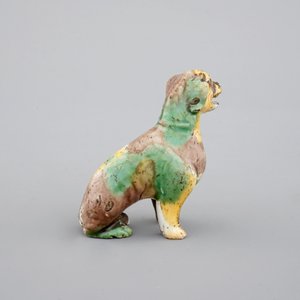 Un chien en porcelaine de Chine de type oeuf et épinards, Kangxi, ca. 1700 — photo 4
