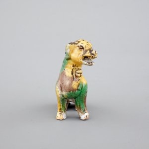 Un chien en porcelaine de Chine de type oeuf et épinards, Kangxi, ca. 1700 — photo 5