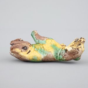 Un chien en porcelaine de Chine de type oeuf et épinards, Kangxi, ca. 1700 — photo 6