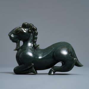 A Chinese spinach green jade model of a recumbent ram, 19/20th C. — 照片 4
