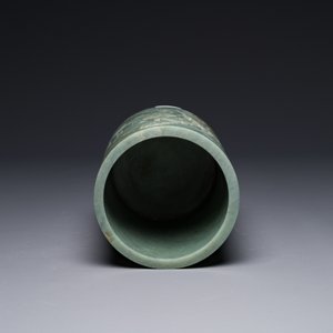 A Chinese spinach jade brush pot with relief design, 18th C. — 照片 5