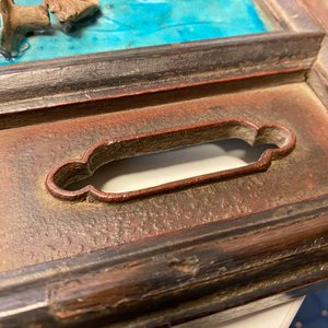 A Chinese square fahua 'Immortals' plaque mounted in a wooden table screen, Ming — 照片 25