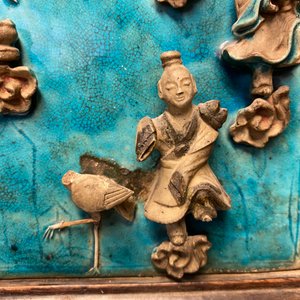 A Chinese square fahua 'Immortals' plaque mounted in a wooden table screen, Ming — 照片 10