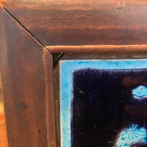 A Chinese square fahua 'Shou Lao' plaque mounted in a wooden table screen, Ming — photo 13
