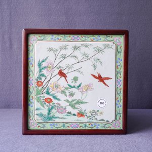 A Chinese square famille rose plaque, Qianlong/Jiaqing — 照片 4