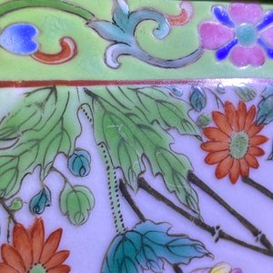 A Chinese square famille rose plaque, Qianlong/Jiaqing — 照片 6