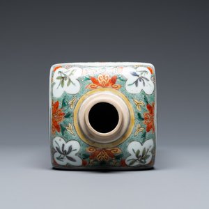A Chinese square famille verte bottle, Kangxi — photo 6
