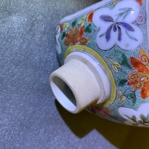 A Chinese square famille verte bottle, Kangxi — photo 8