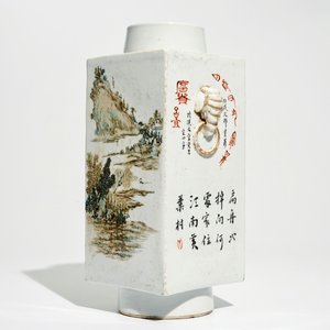 A Chinese square qianjiang cai vase with landscape designs, 20th C. — photo 1