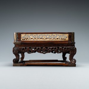 A Chinese square wooden tray with reticulated carved bone side panels, 18/19th C. — 照片 2