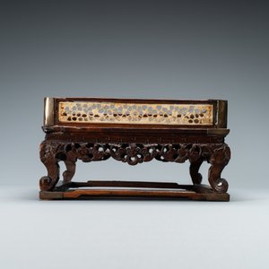 A Chinese square wooden tray with reticulated carved bone side panels, 18/19th C. — 照片 3