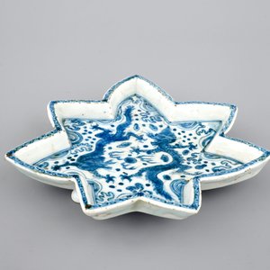 Een blauw-witte Chinees porseleinen stervormige schotel, Ming dynastie — foto 3