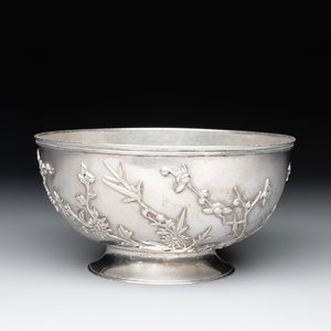 A Chinese sterling silver 'Three Friends of Winter' bowl, 20th C. — foto 1