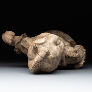 A Chinese stoneware cream-glazed sculpture of a warrior, possibly Tang — foto 6