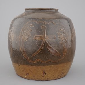 A Chinese stoneware martaban jar, South-China, 18th C. — 照片 2